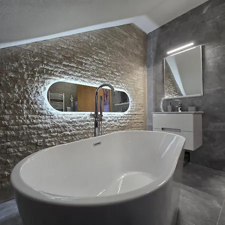 Trebevicki Raj 1 住宿加早餐酒店 Dovlici